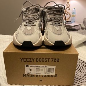 SOLD‼️- YEEZY BOOST 700 V2 STATIC REFLECTION